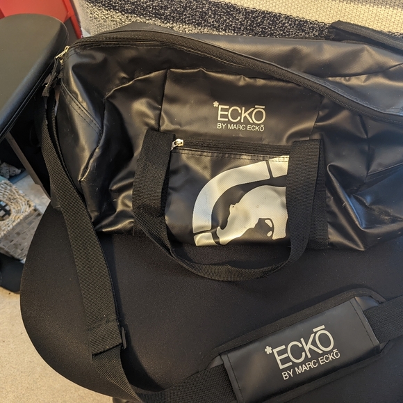 Black duffel - Picture 3 of 8